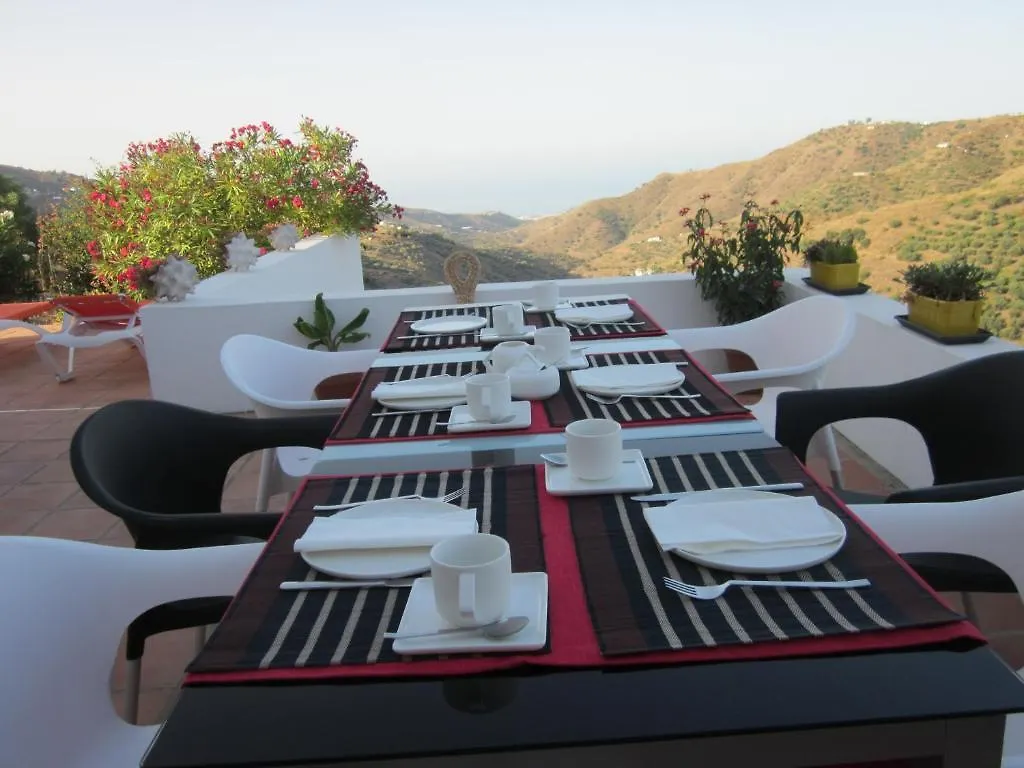Casa Los Dos Sayalonga Bed and breakfast
